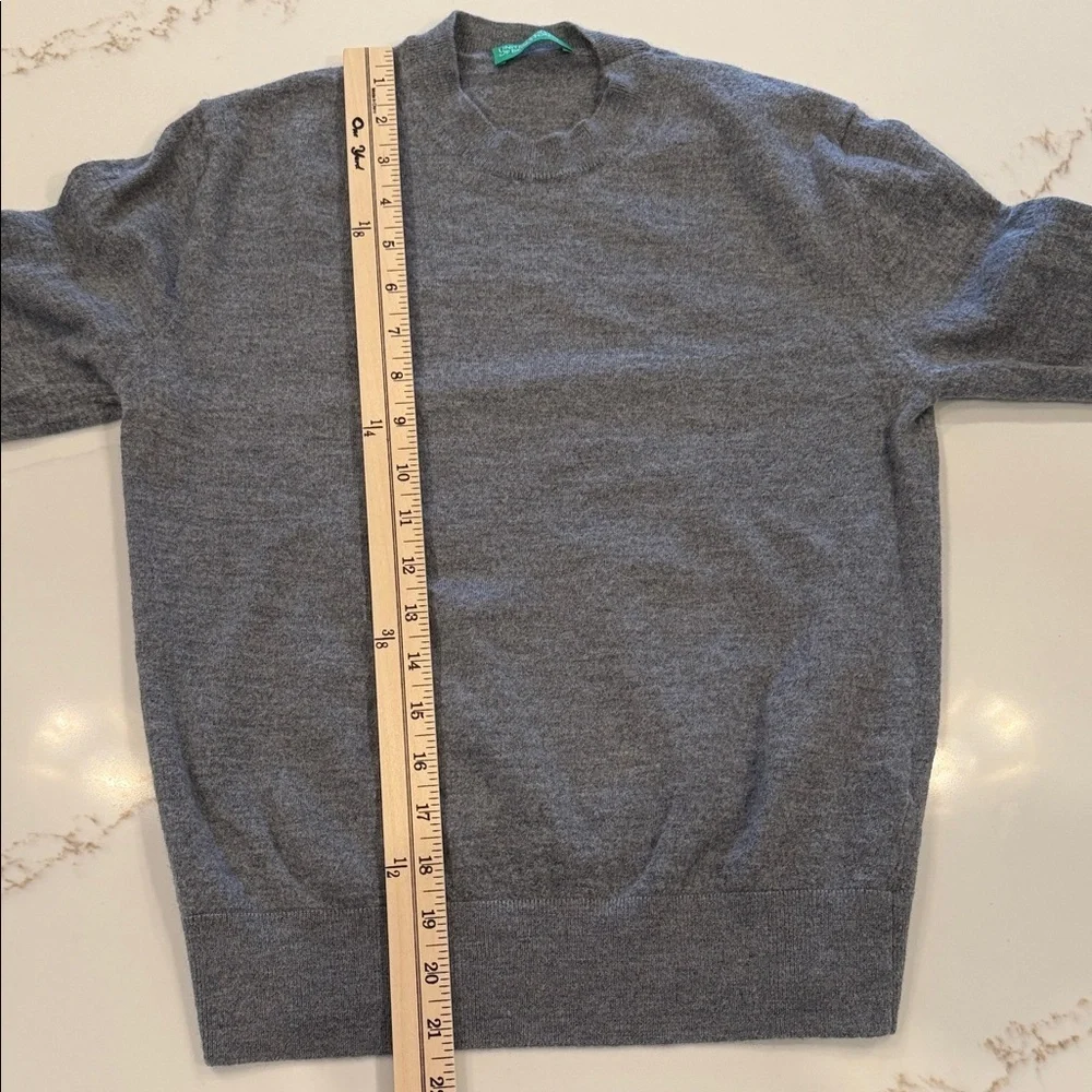 Boy’s United Colors Of Benetton Gray Crewneck Sweater Size M